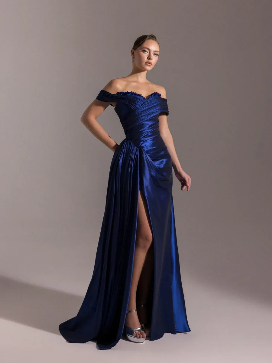 A25001-Göğüsü İşlemeli Yırtmaçlı Pliseli Uzun Abiye Elbise - Kenzel