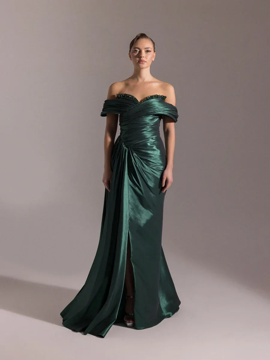 A25001-Göğüsü İşlemeli Yırtmaçlı Pliseli Uzun Abiye Elbise - Kenzel