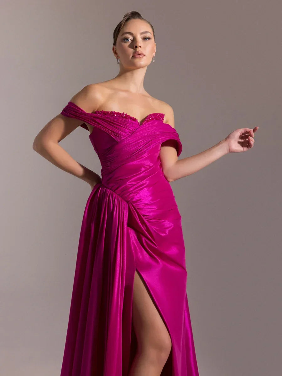 A25001-Göğüsü İşlemeli Yırtmaçlı Pliseli Uzun Abiye Elbise - Kenzel