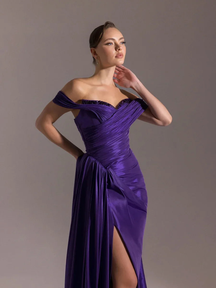 A25001-Göğüsü İşlemeli Yırtmaçlı Pliseli Uzun Abiye Elbise - Kenzel