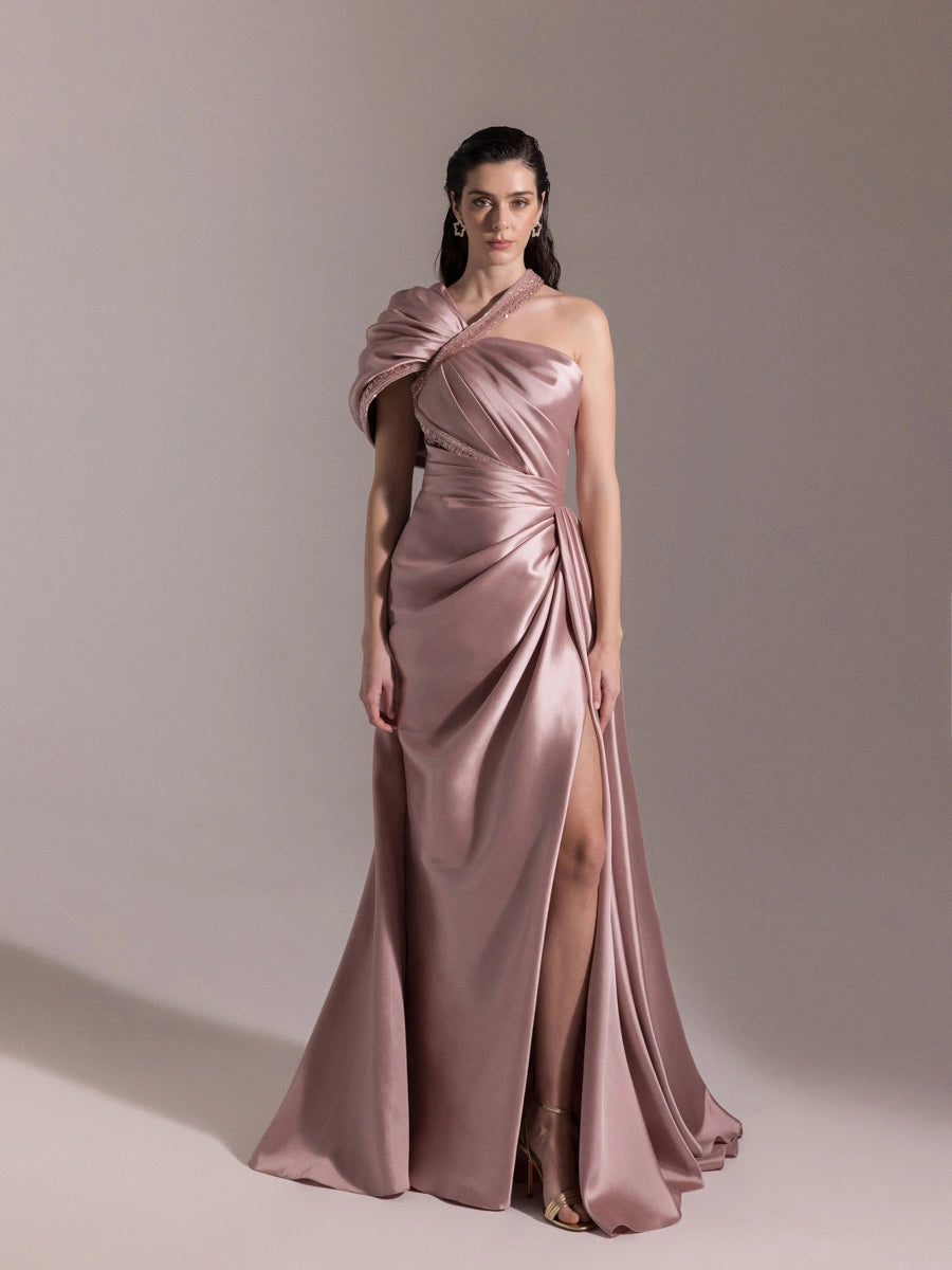 A25025-Asimetrik Kesim Şerit Taş Detaylı Drapeli Balık Abiye Elbise