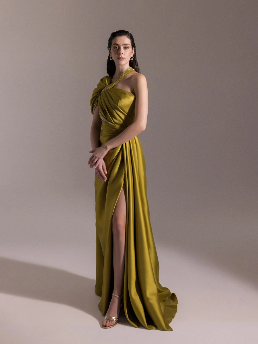 A25025-Asimetrik Kesim Şerit Taş Detaylı Drapeli Balık Abiye Elbise