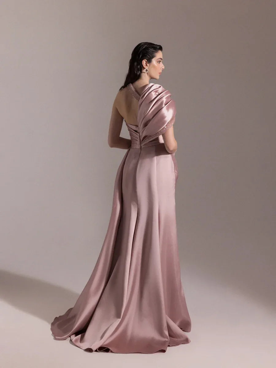 A25025-Asimetrik Kesim Şerit Taş Detaylı Drapeli Balık Abiye Elbise - Kenzel