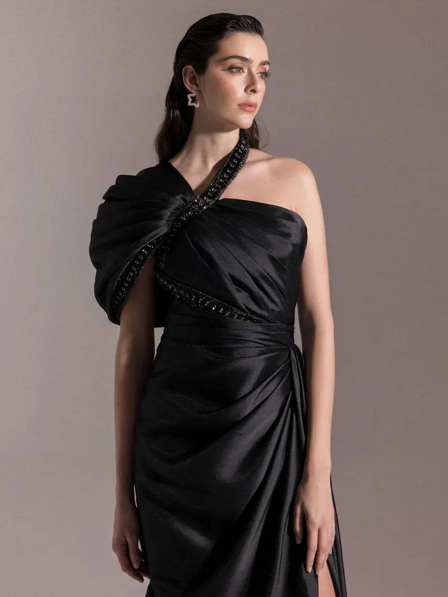 A25025-Asimetrik Kesim Şerit Taş Detaylı Drapeli Balık Abiye Elbise - Kenzel