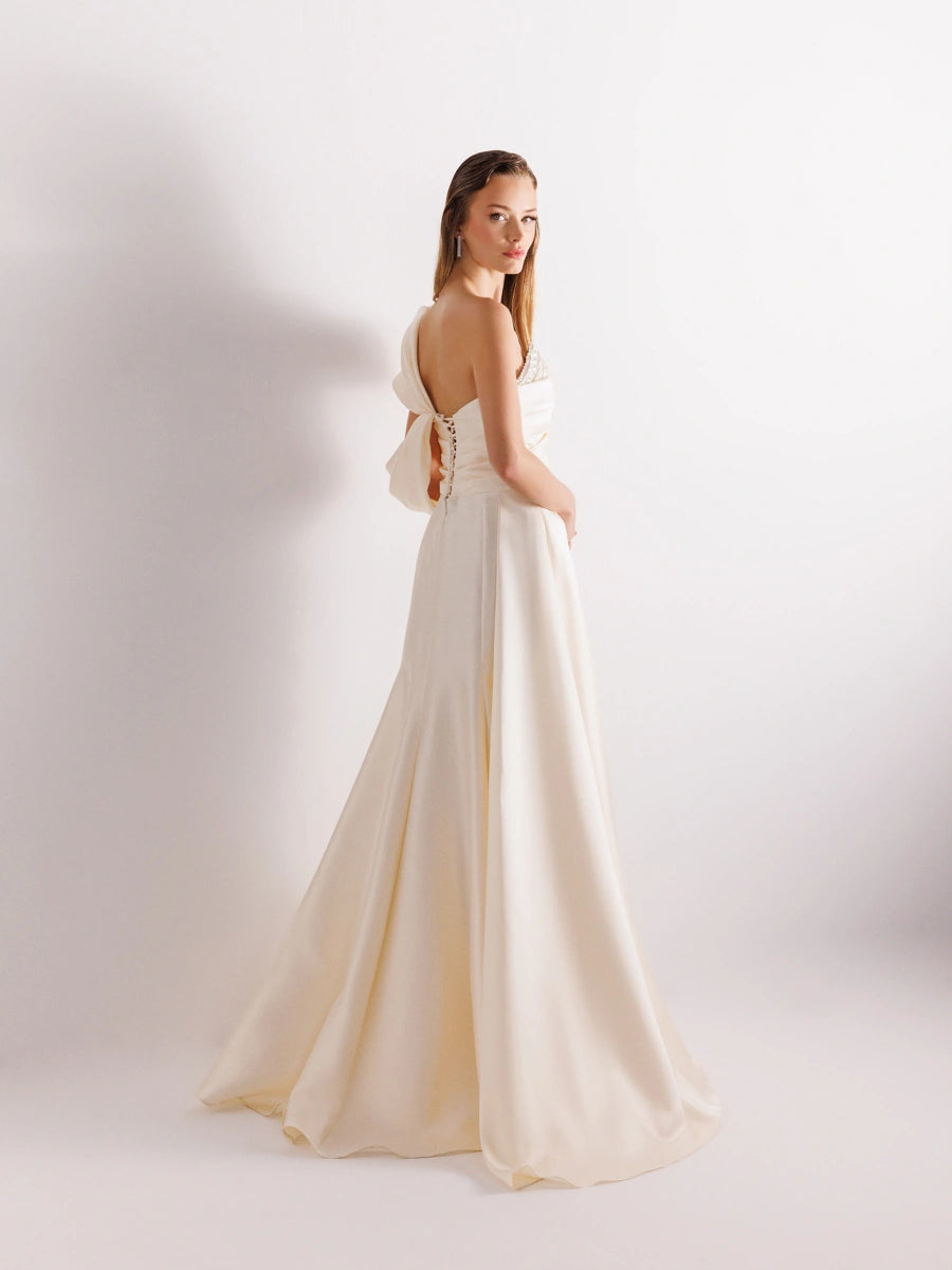 A25038-Straplez Göğüsü İşlemeli Yırtmaçlı Balık Abiye Elbise