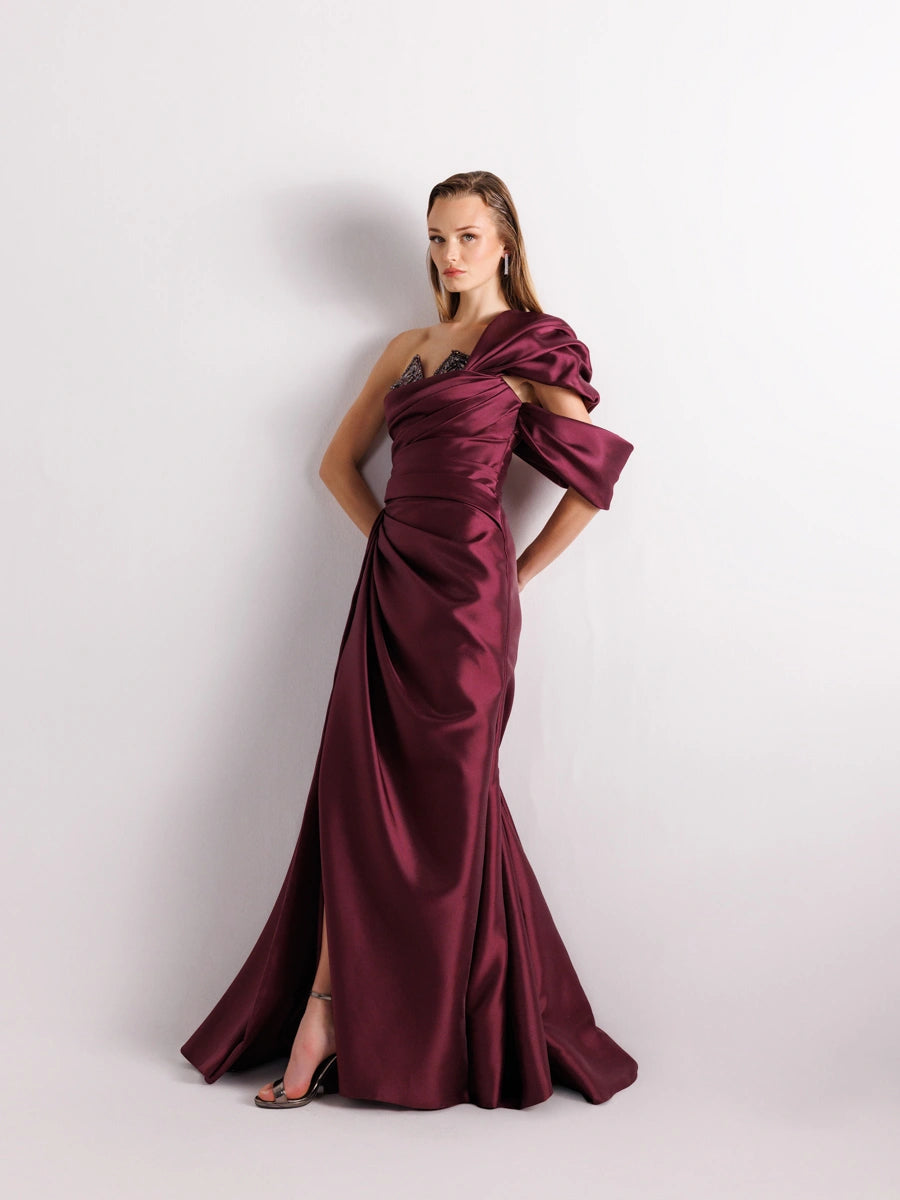 A25038-Straplez Göğüsü İşlemeli Yırtmaçlı Balık Abiye Elbise