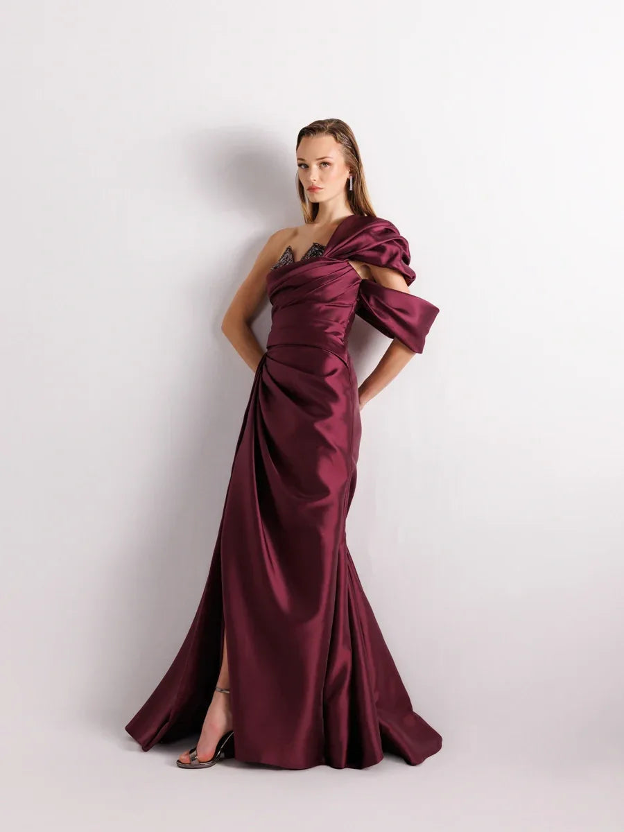 A25038-Straplez Göğüsü İşlemeli Yırtmaçlı Balık Abiye Elbise - Kenzel