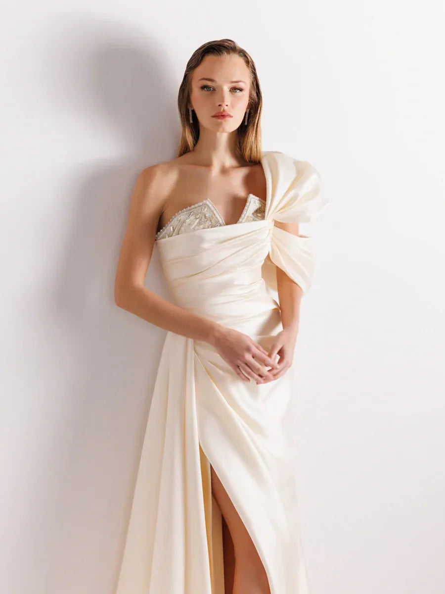 A25038-Straplez Göğüsü İşlemeli Yırtmaçlı Balık Abiye Elbise - Kenzel