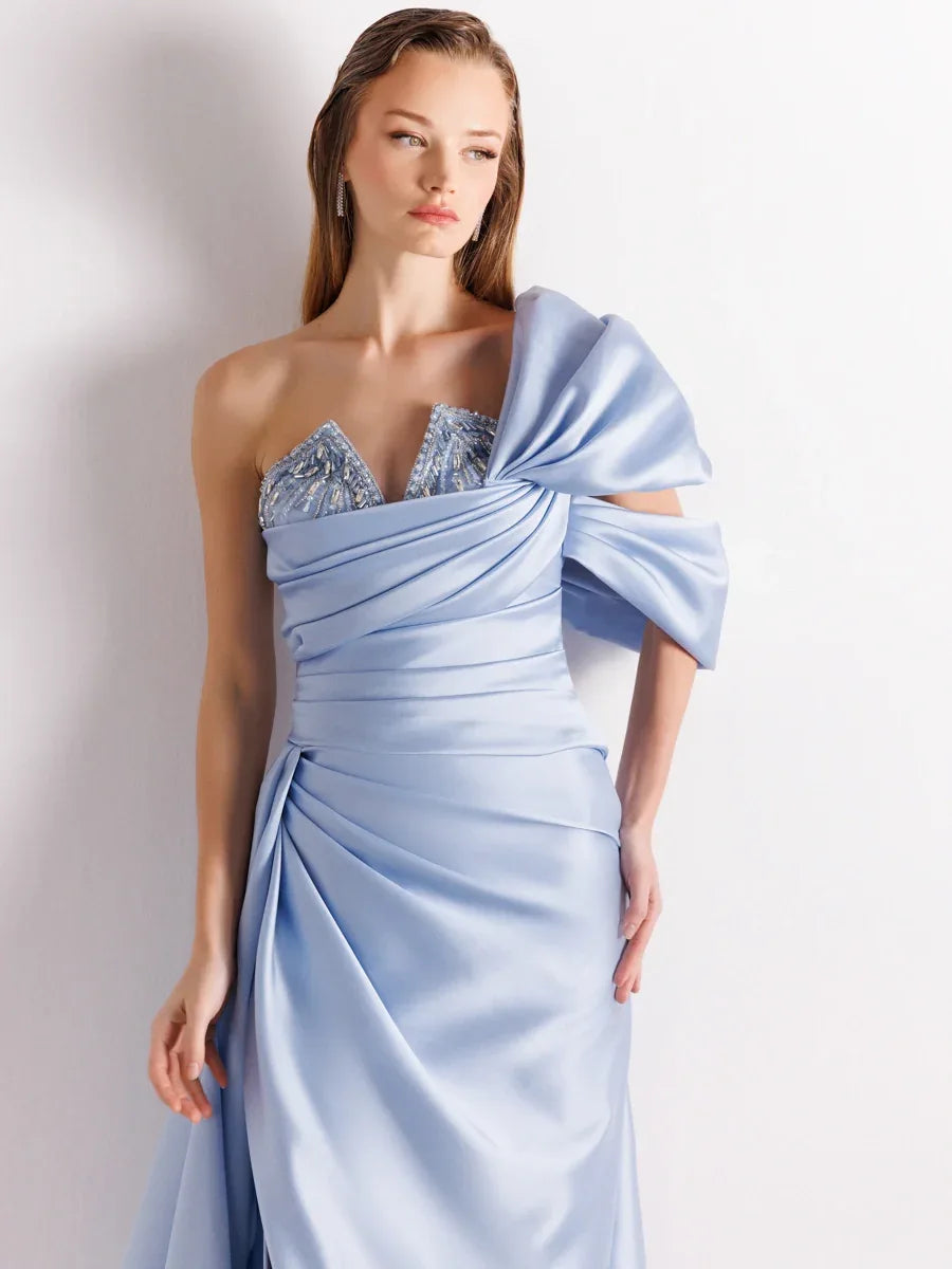 A25038-Straplez Göğüsü İşlemeli Yırtmaçlı Balık Abiye Elbise - Kenzel