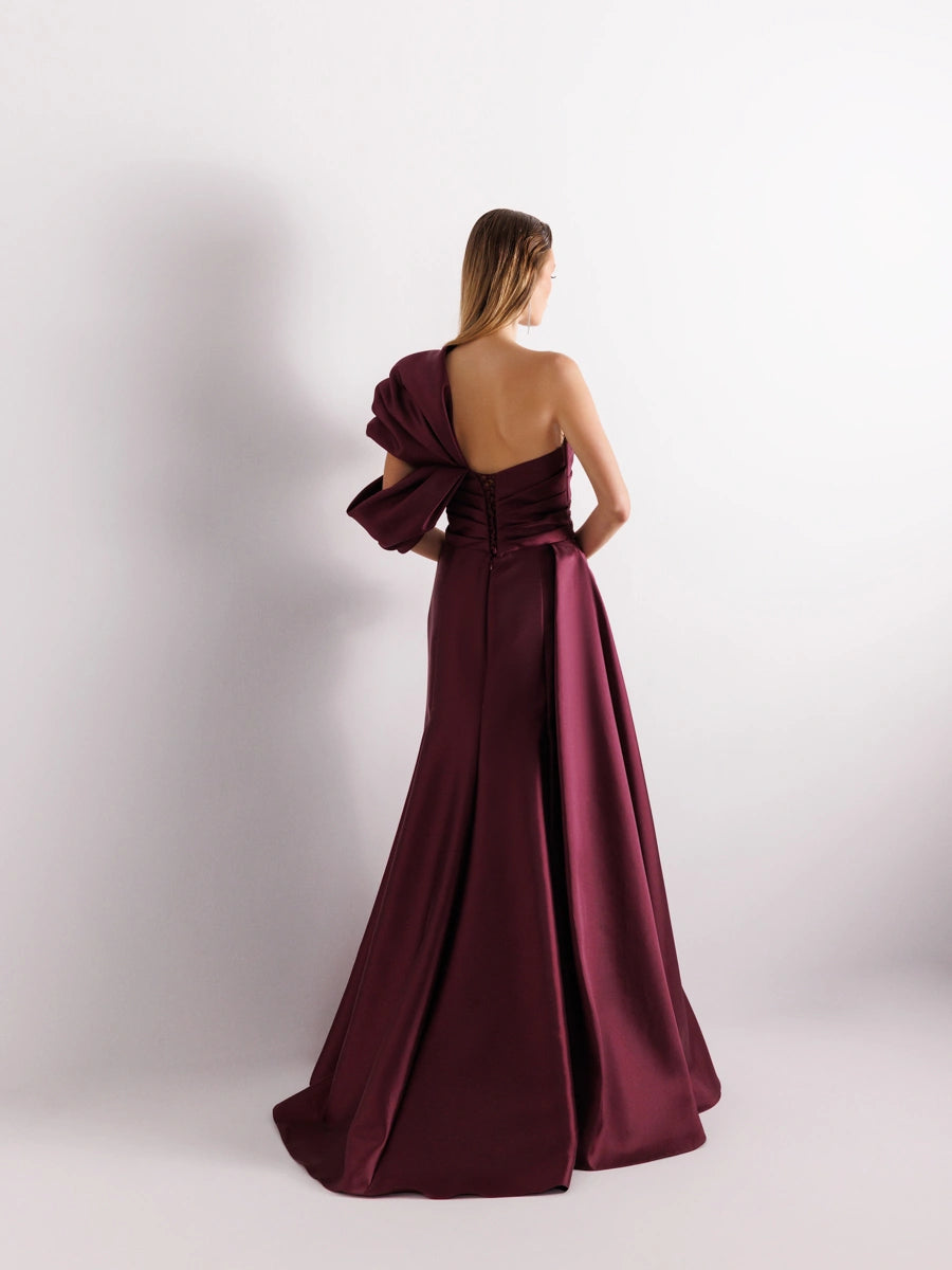 A25038-Straplez Göğüsü İşlemeli Yırtmaçlı Balık Abiye Elbise