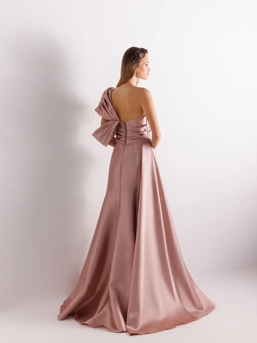 A25038-Straplez Göğüsü İşlemeli Yırtmaçlı Balık Abiye Elbise - Kenzel