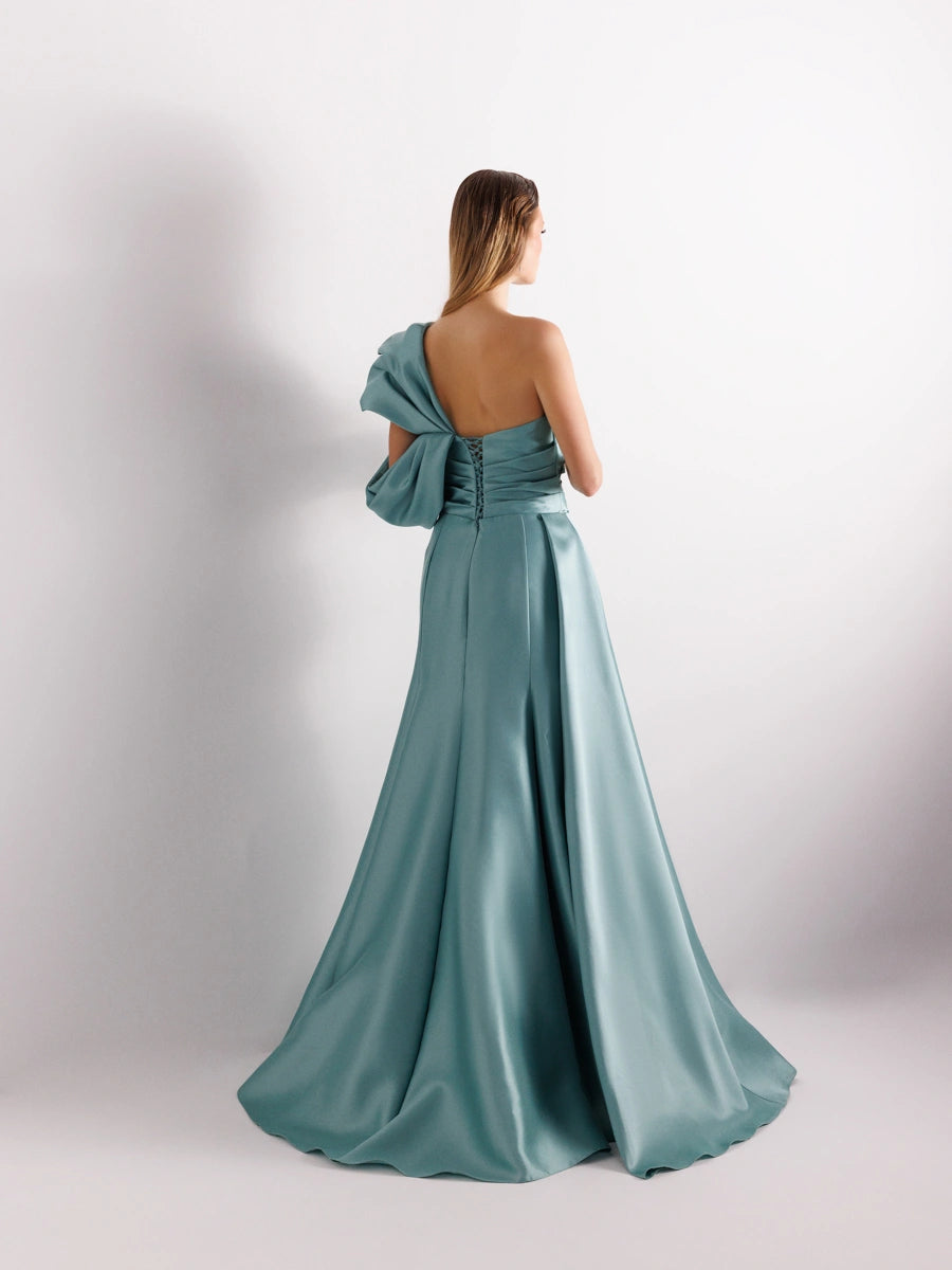 A25038-Straplez Göğüsü İşlemeli Yırtmaçlı Balık Abiye Elbise