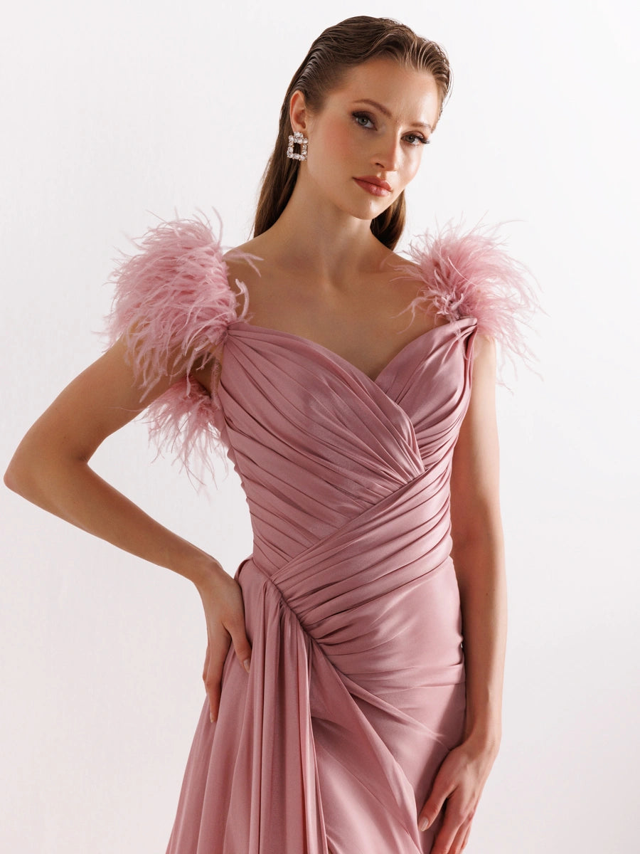 A25058-Omuzları Otrişli Yırtmaçlı Balık Abiye Elbise