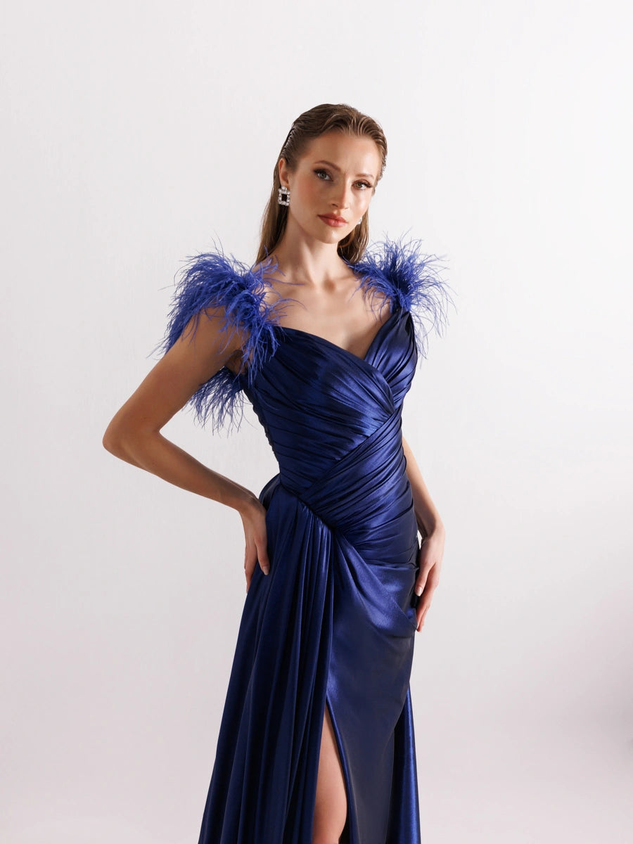 A25058-Omuzları Otrişli Yırtmaçlı Balık Abiye Elbise