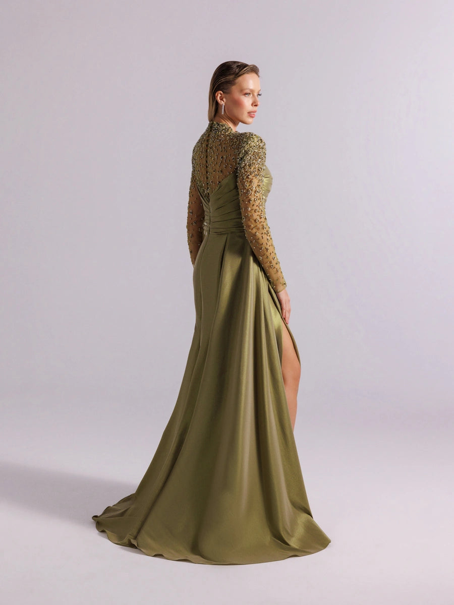 A25067-Straplez Görünümlü Tüm Dekoltesi Taş Detaylı Yırtmaçlı Elbise