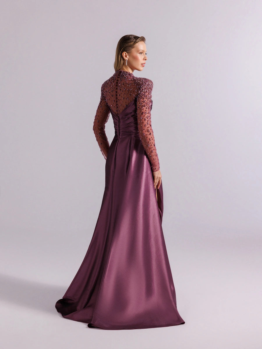 A25067-Straplez Görünümlü Tüm Dekoltesi Taş Detaylı Yırtmaçlı Elbise