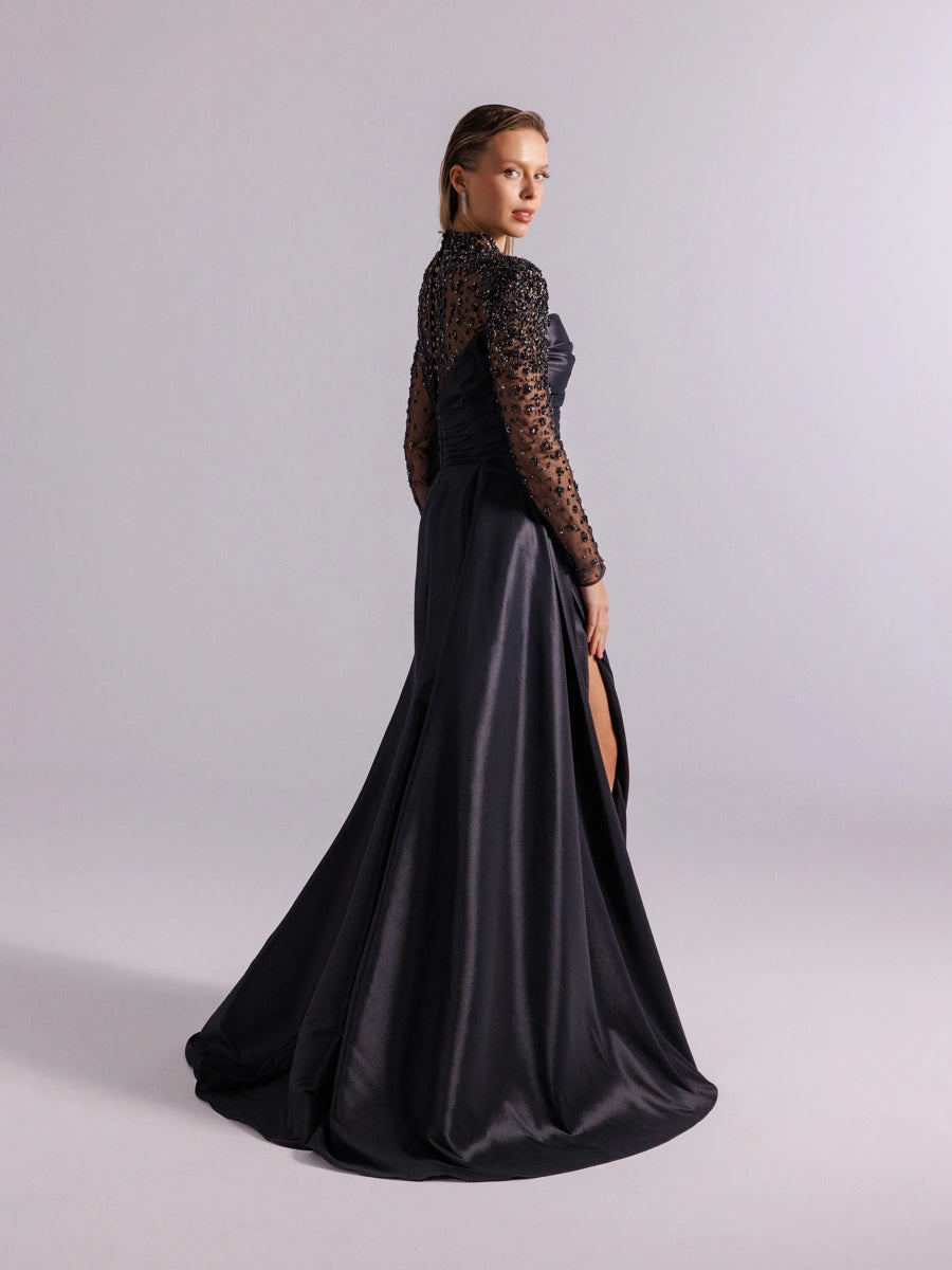 A25067-Straplez Görünümlü Tüm Dekoltesi Taş Detaylı Yırtmaçlı Elbise