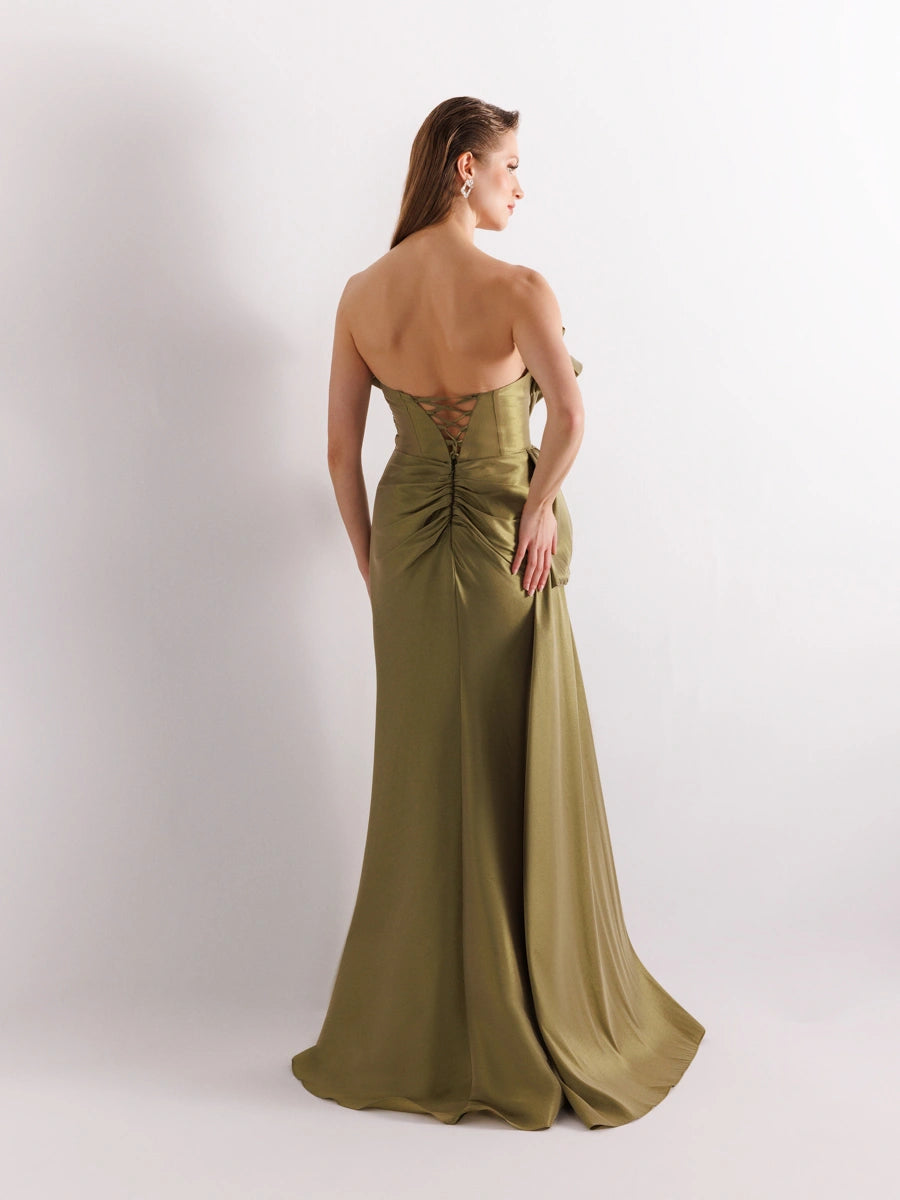 A25070-Straplez Beli Taş Detaylı Yırtmaçlı Balık Abiye Elbise