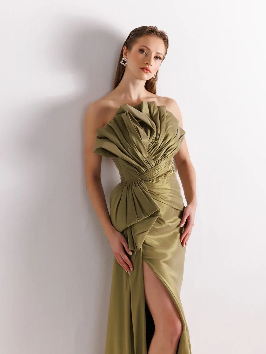 A25070-Straplez Beli Taş Detaylı Yırtmaçlı Balık Abiye Elbise - Kenzel