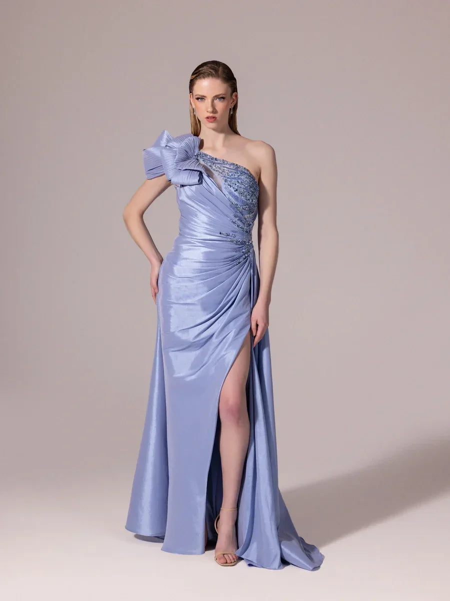 A25085-Asimetrik Kesim Göğsü İşlemeli Yırtmaçlı Balık Abiye Elbise - Kenzel