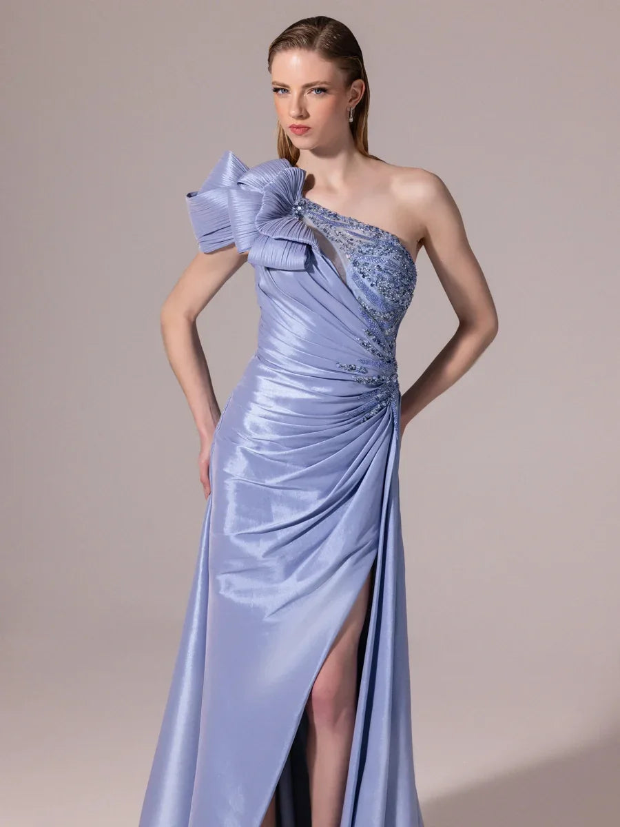 A25085-Asimetrik Kesim Göğsü İşlemeli Yırtmaçlı Balık Abiye Elbise - Kenzel