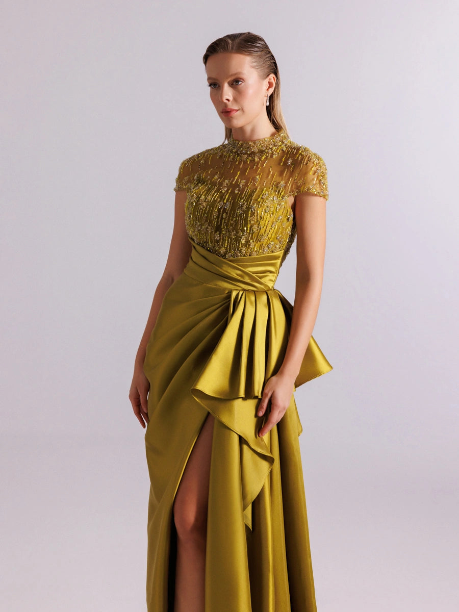 A25094- Üst kısım Taş İşlemeli Yırtmaçlı Uzun Abiye Elbise