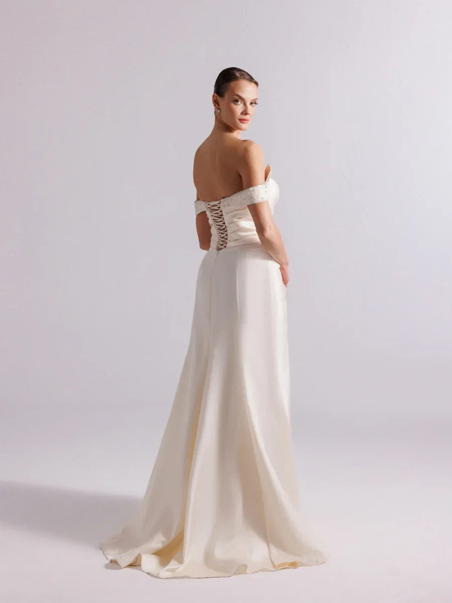 A25095-Kolları İşlemeli Yırtmaçlı Drapeli Balık Abiye Elbise - Kenzel