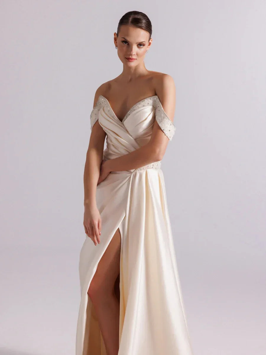 A25095-Kolları İşlemeli Yırtmaçlı Drapeli Balık Abiye Elbise - Kenzel