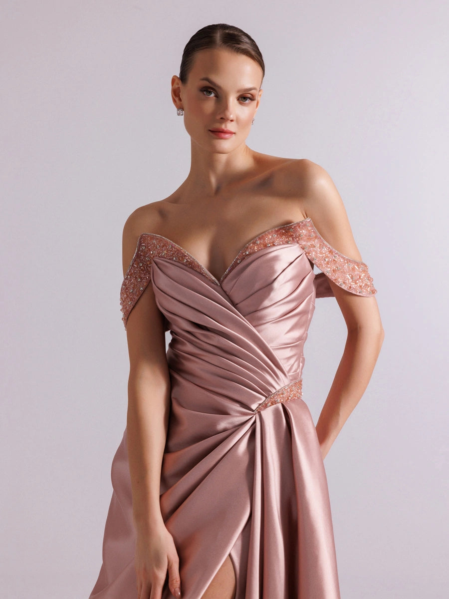 A25095-Kolları İşlemeli Yırtmaçlı Drapeli Balık Abiye Elbise