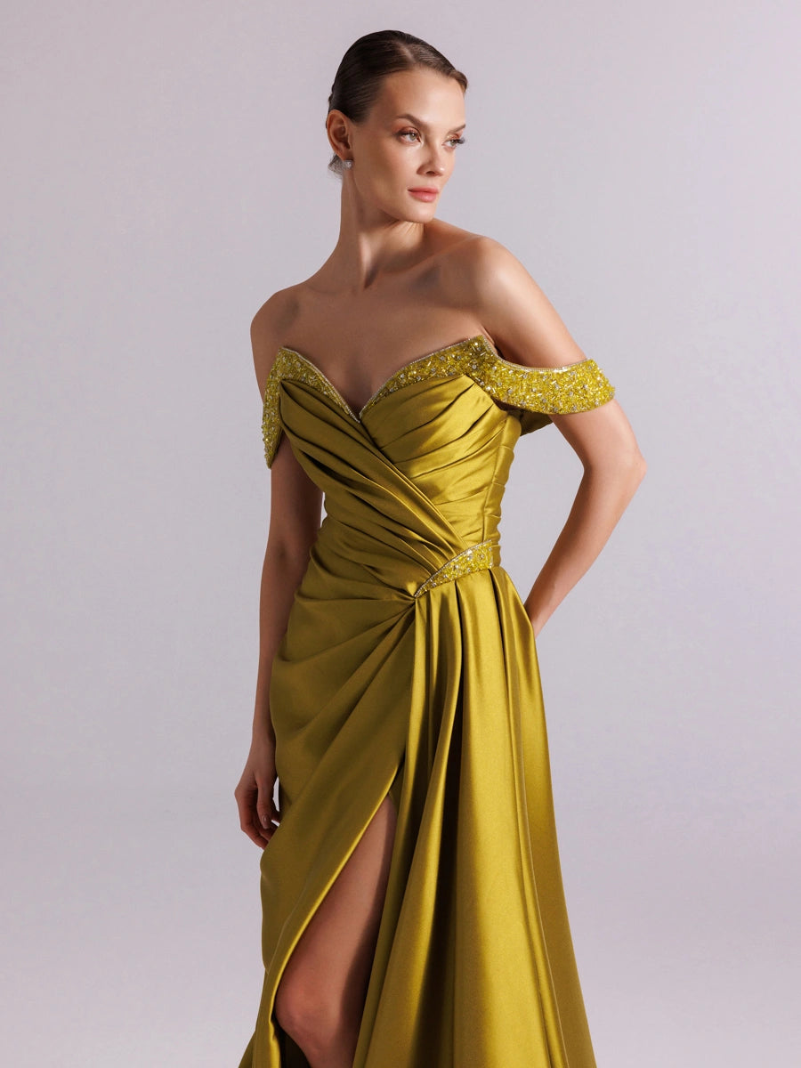 A25095-Kolları İşlemeli Yırtmaçlı Drapeli Balık Abiye Elbise