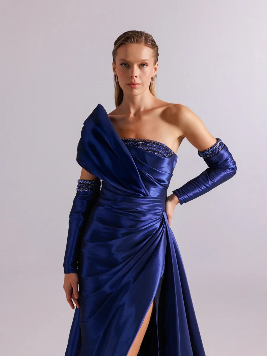 A25102-Straplez Tek Omuz Göğüsü ve kolları İşleme Detaylı Balık Abiye - Kenzel