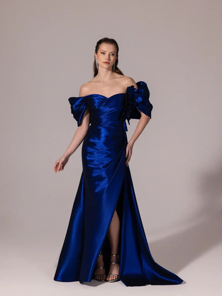 A25177-Straplez Şal Kol Çiçek Detaylı Yırtmaçlı Balık Abiye Elbise - Kenzel