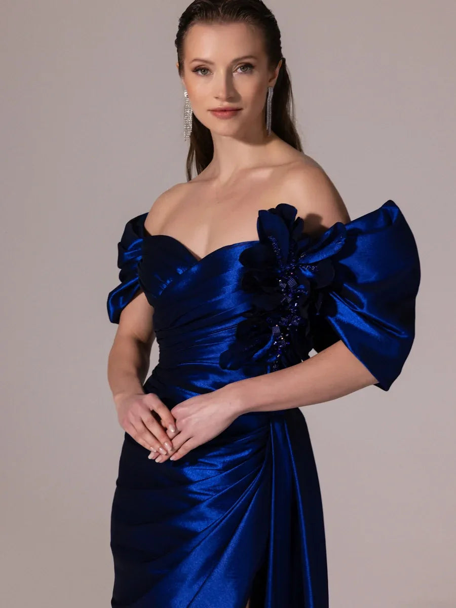 A25177-Straplez Şal Kol Çiçek Detaylı Yırtmaçlı Balık Abiye Elbise - Kenzel