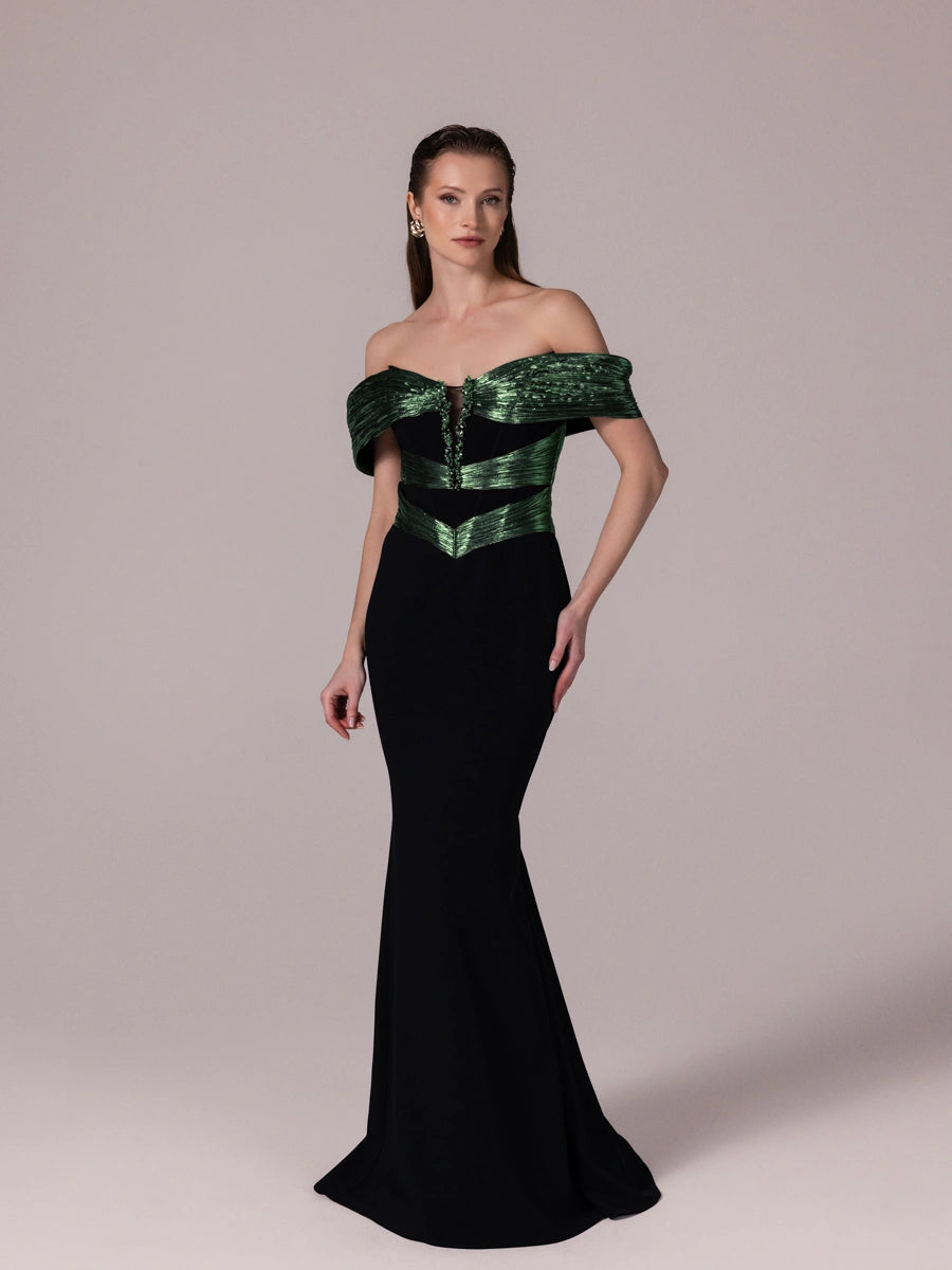 A25179-Parlak Kumaş Garnili Yakası İşlemeli Balık Abiye Elbise