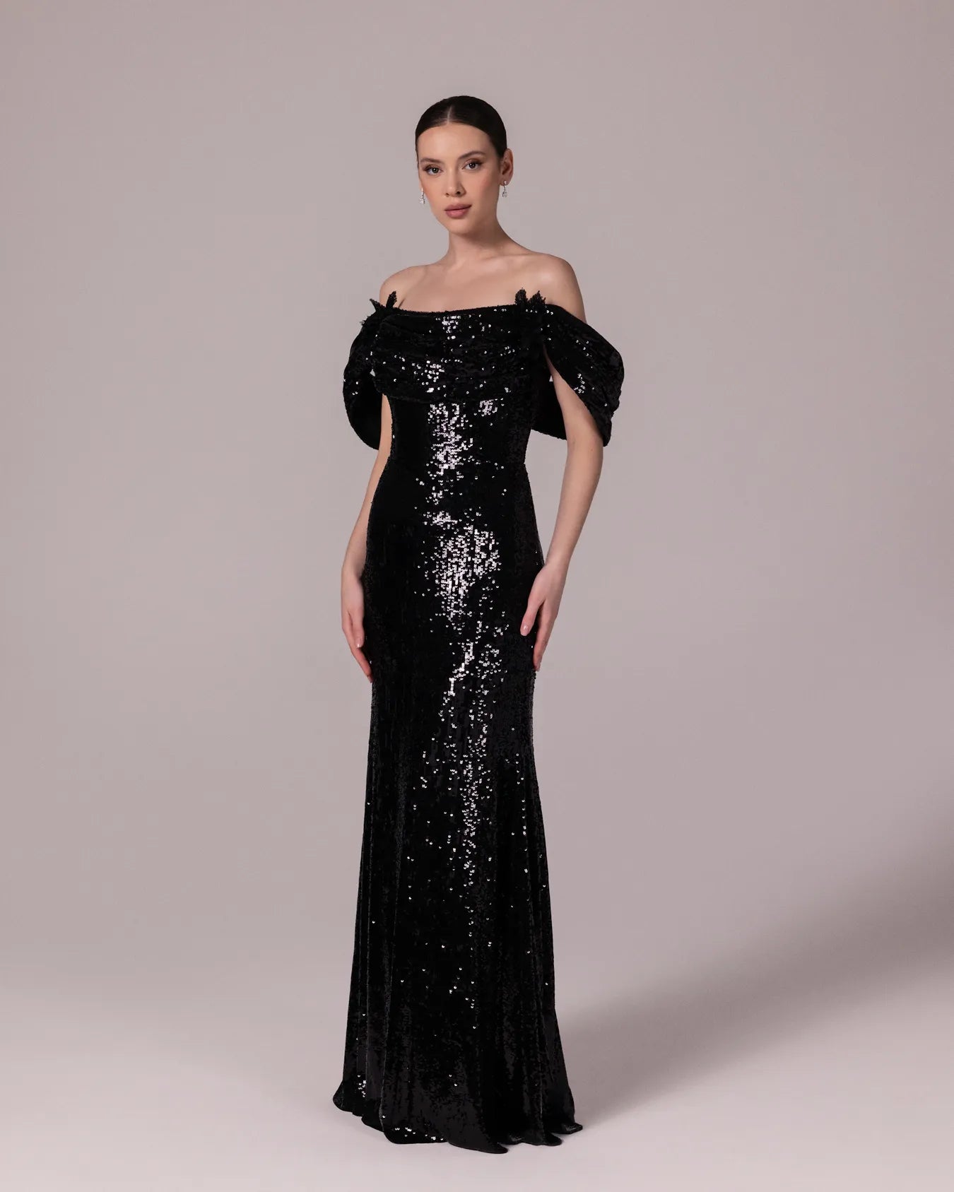 A25184-Degaje Yaka Detaylı Uzun Payet Elbise