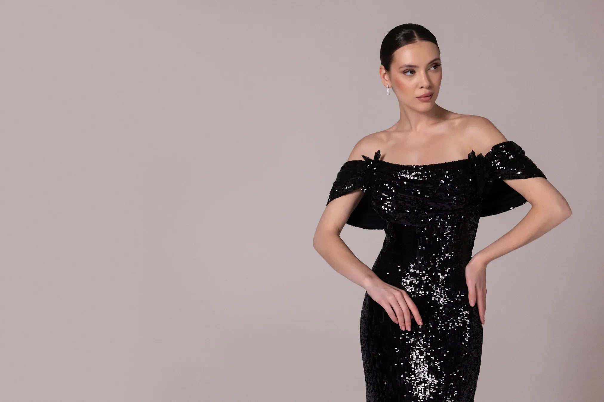 A25184-Degaje Yaka Detaylı Uzun Payet Elbise - Kenzel