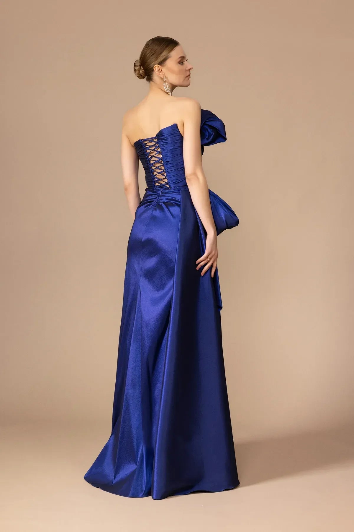 A25187 - Straplez Yaka Drapeli Yırtmaçlı Uzun Elbise - Kenzel