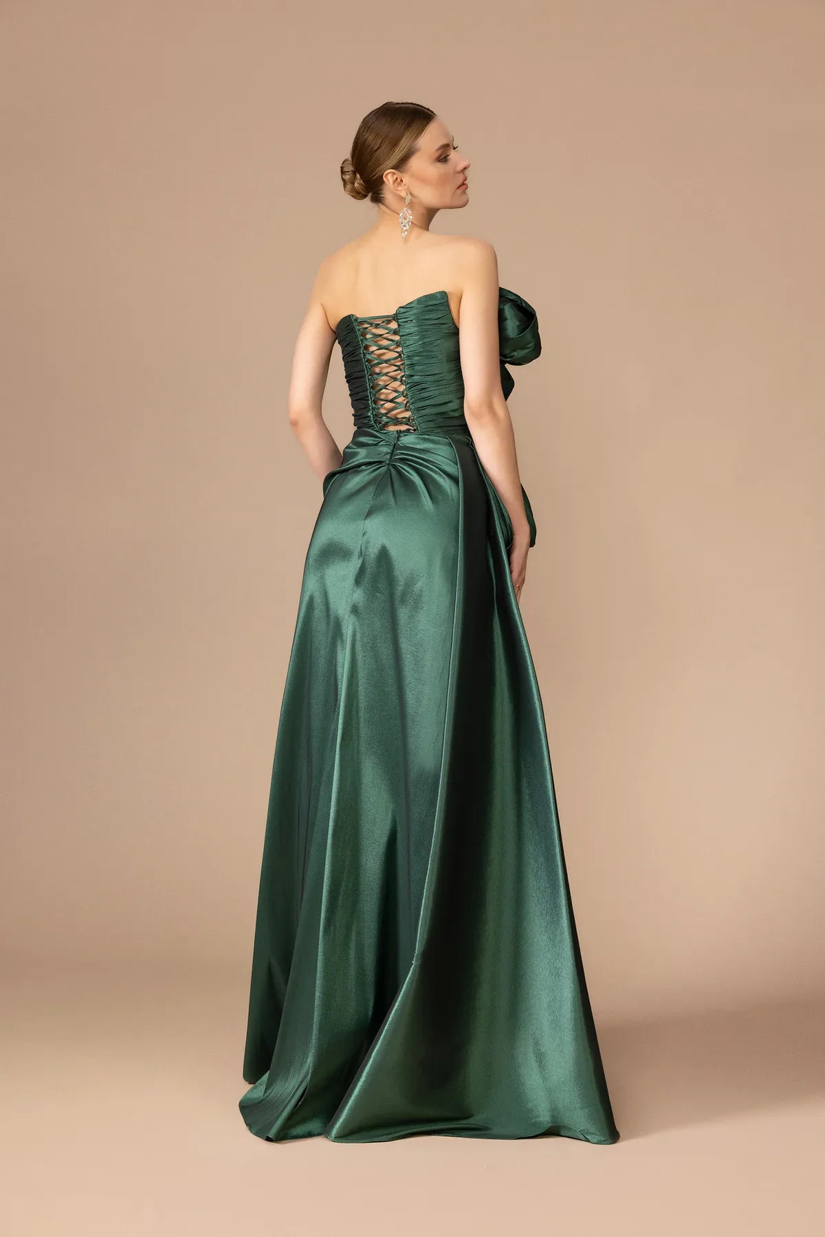 A25187 - Straplez Yaka Drapeli Yırtmaçlı Uzun Elbise