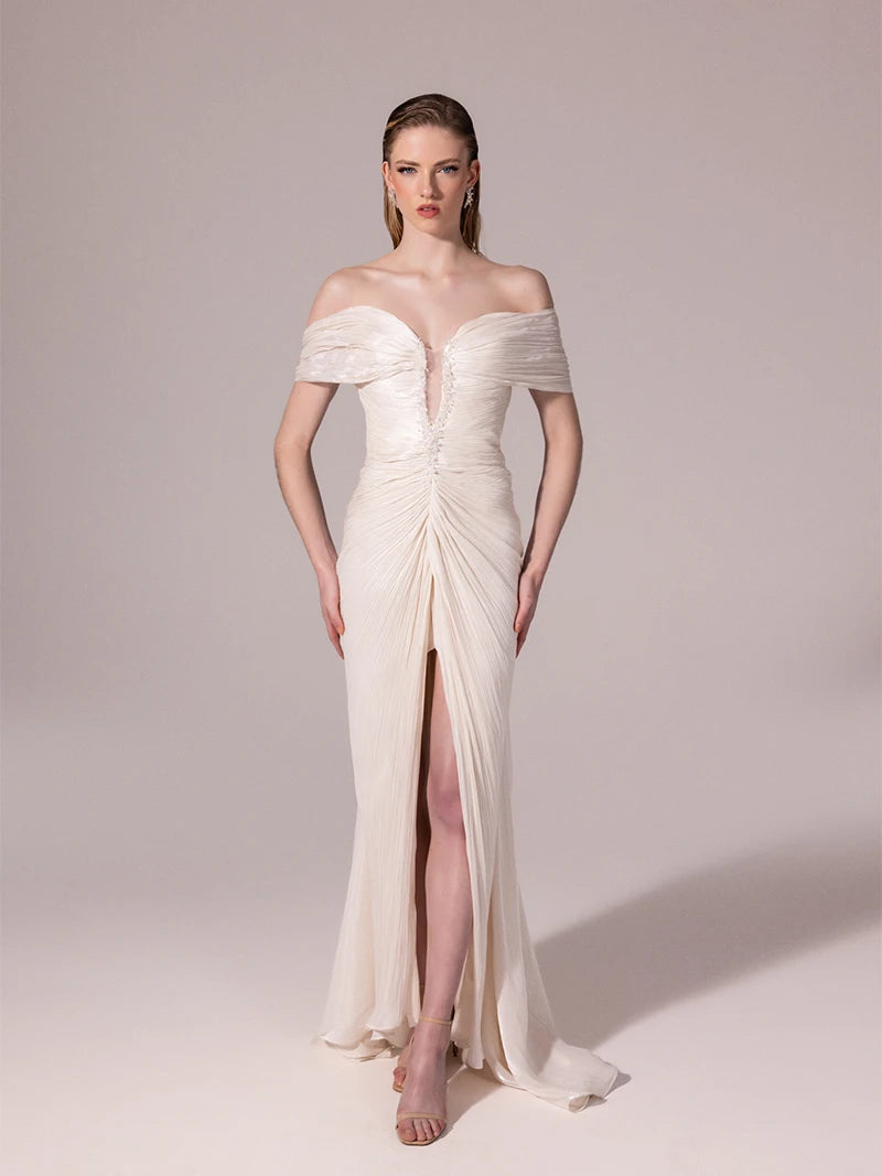 A25189-Önü İşlemeli Omuz Detaylı Pliseli Uzun Elbise