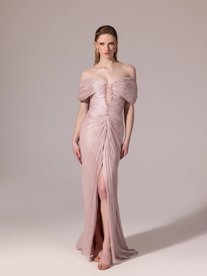 A25189-Önü İşlemeli Omuz Detaylı Pliseli Uzun Elbise