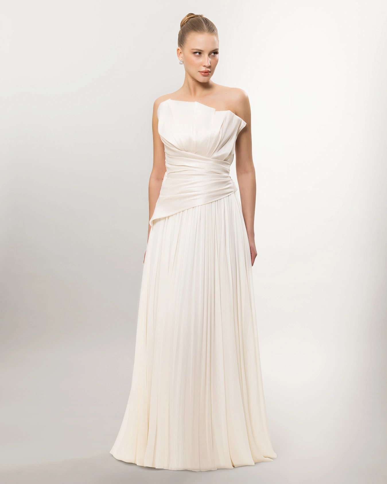 A26027-Straplez Drapeli Pileli Uzun Abiye Elbise