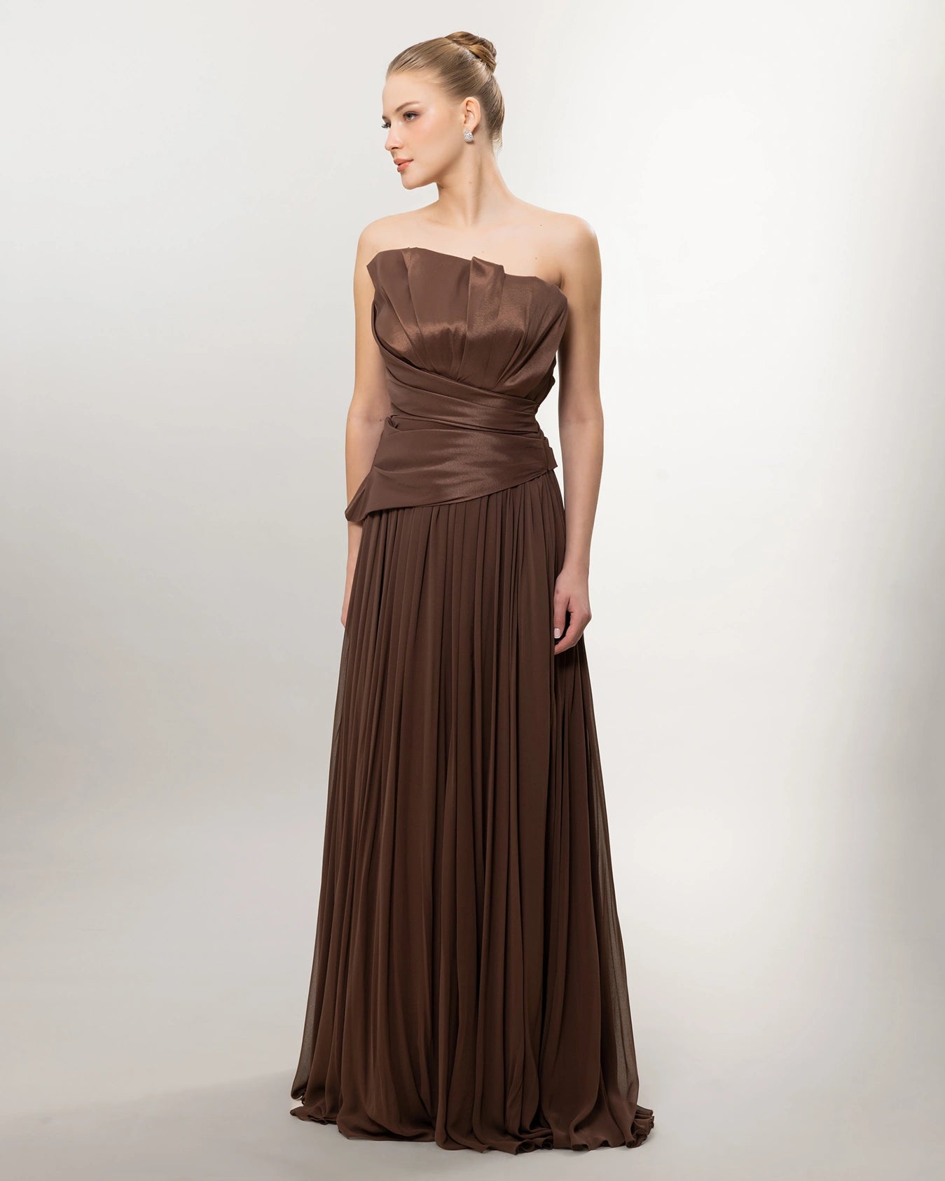 A26027-Straplez Drapeli Pileli Uzun Abiye Elbise