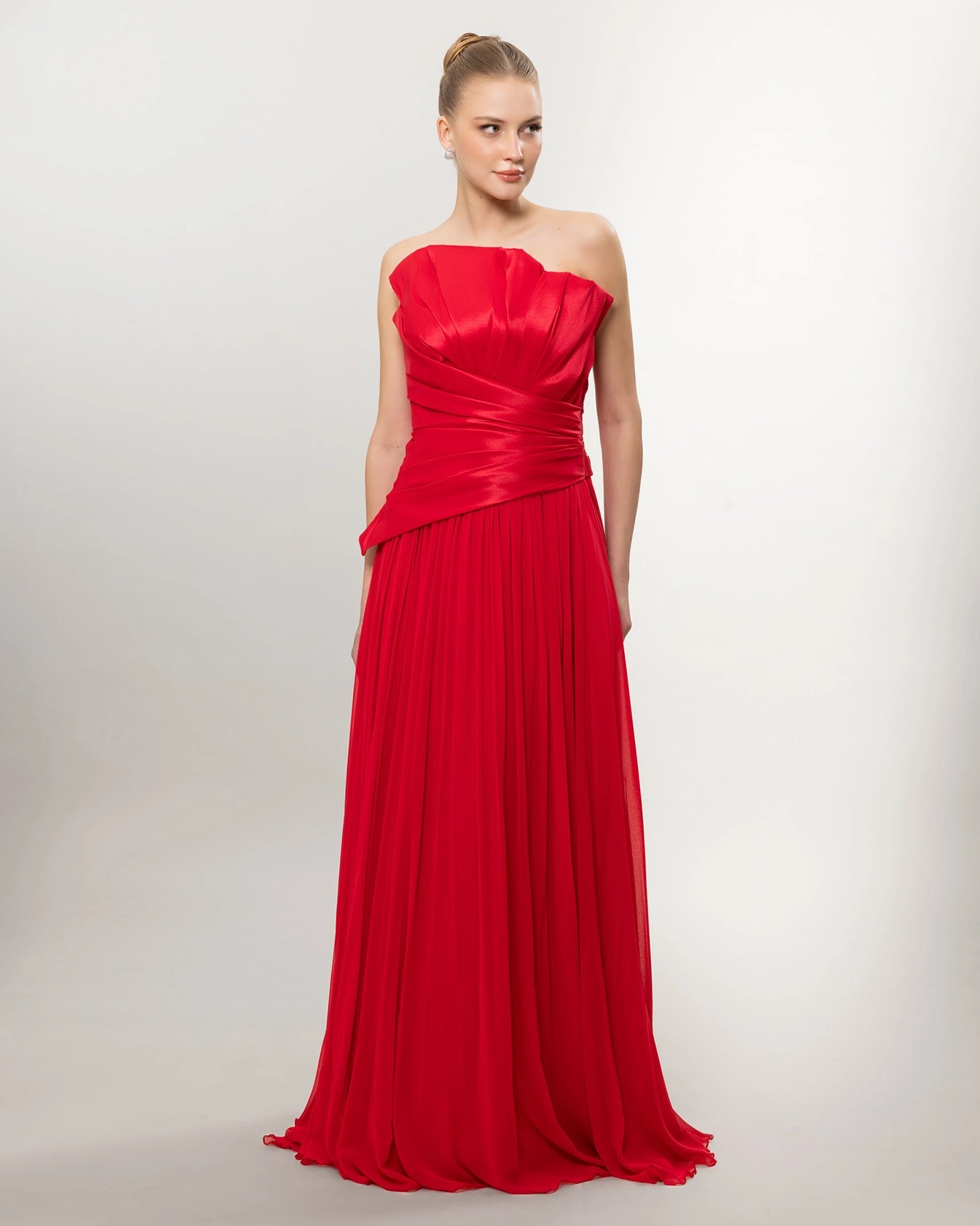 A26027-Straplez Drapeli Pileli Uzun Abiye Elbise