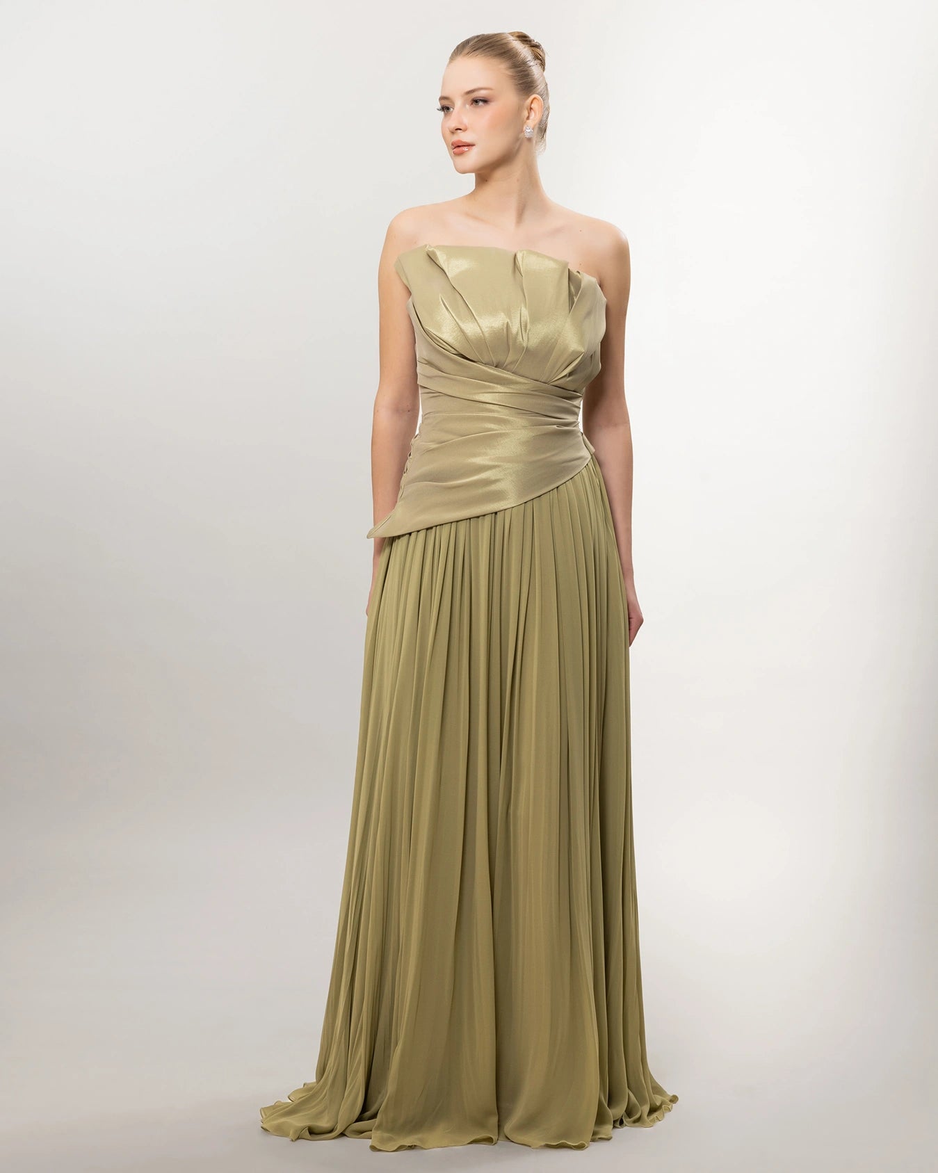 A26027-Straplez Drapeli Pileli Uzun Abiye Elbise