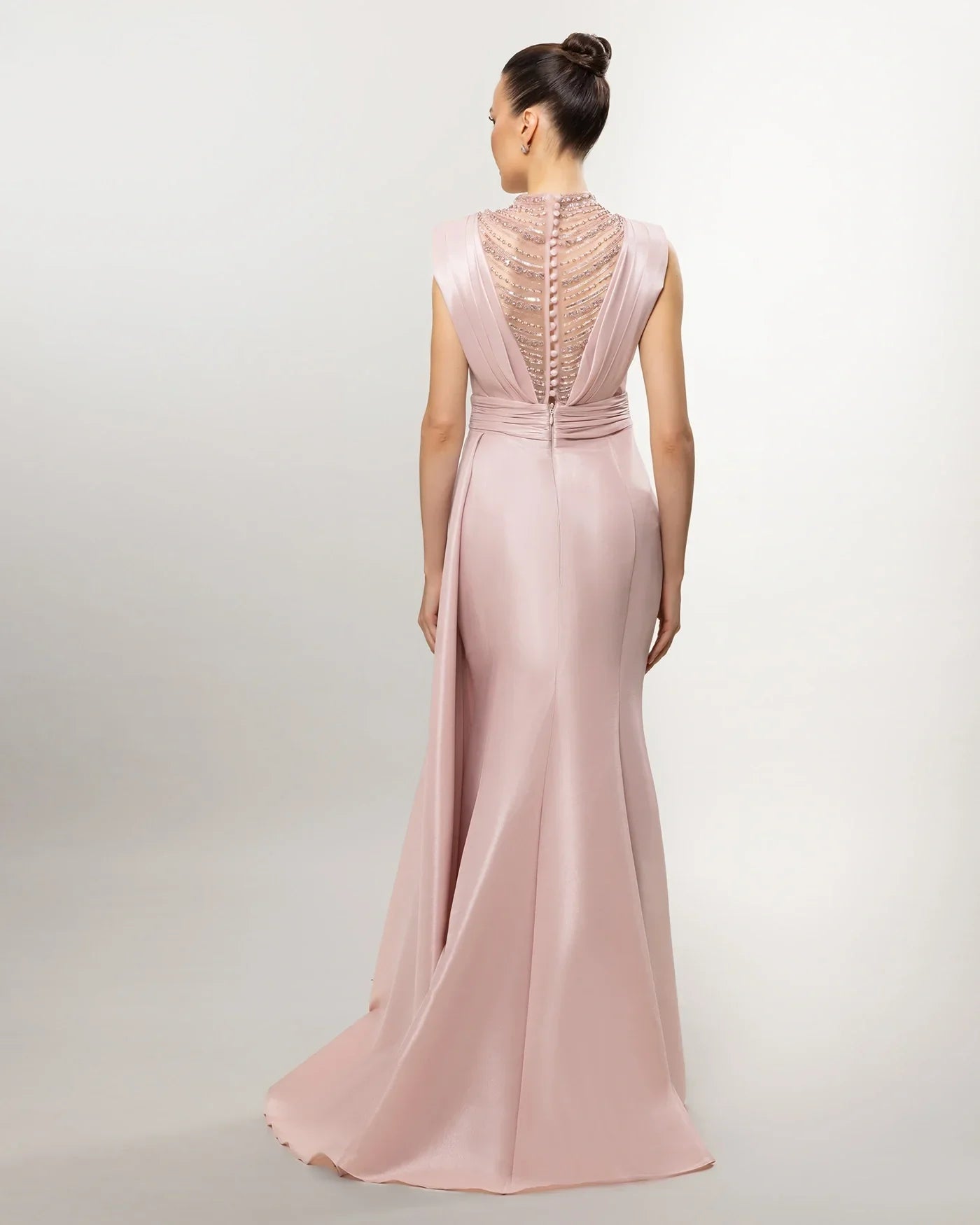 A26051-Yaka Taş İşlemeli Drapeli Yırtmaçlı Uzun Abiye