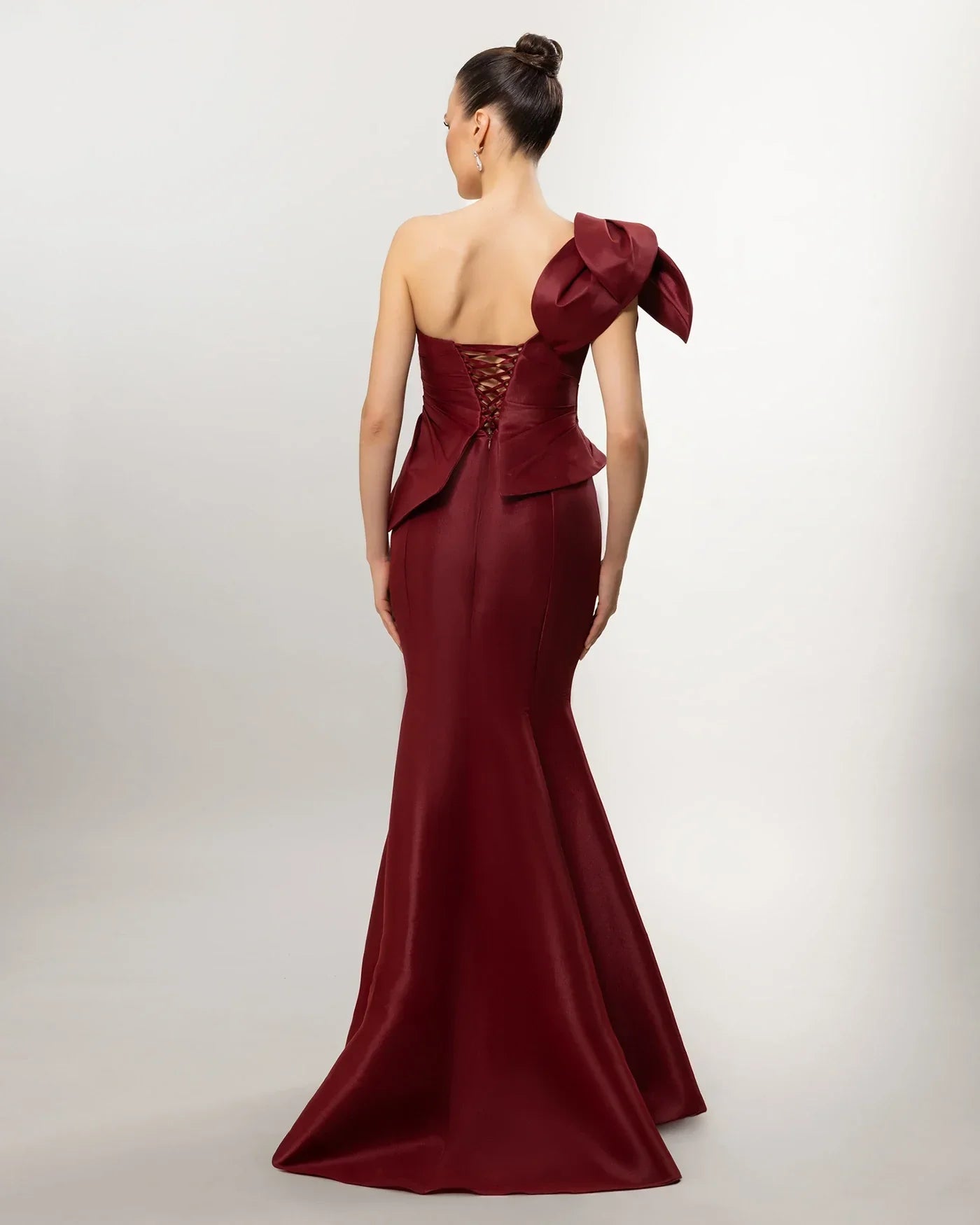 A26054-Tek Omuz Fiyonk Detaylı Peplum Detaylı Balık Abiye - Kenzel
