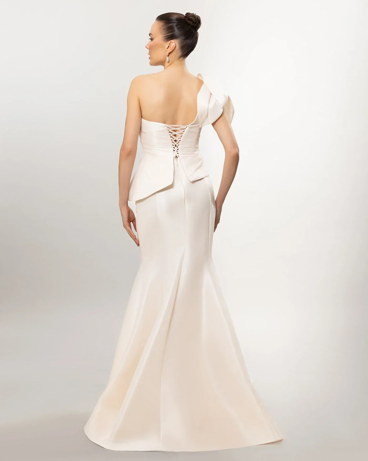 A26054-Tek Omuz Fiyonk Detaylı Peplum Detaylı Balık Abiye - Kenzel