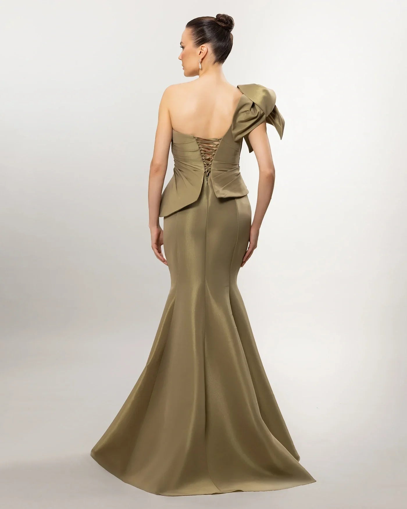 A26054-Tek Omuz Fiyonk Detaylı Peplum Detaylı Balık Abiye - Kenzel