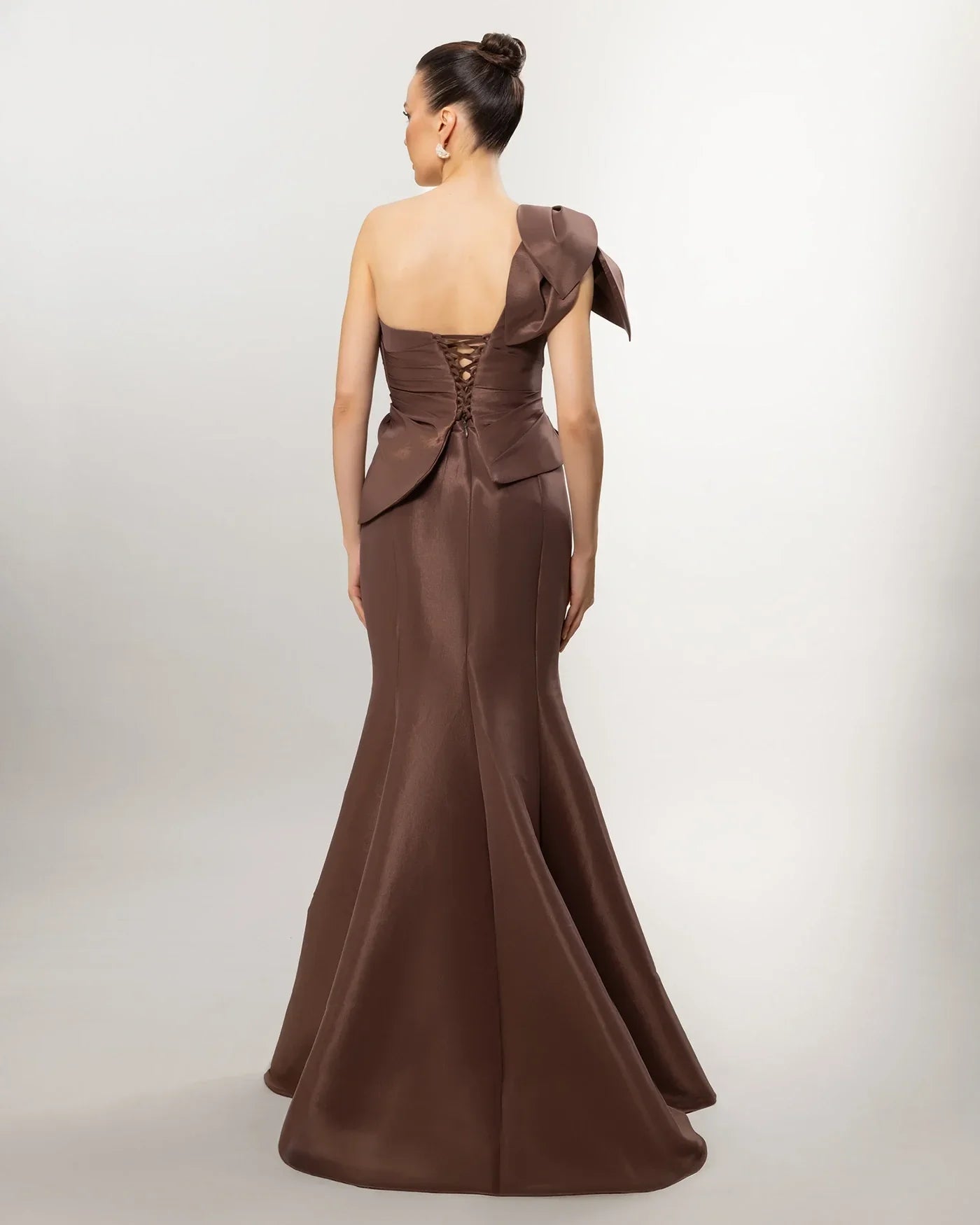 A26054-Tek Omuz Fiyonk Detaylı Peplum Detaylı Balık Abiye - Kenzel