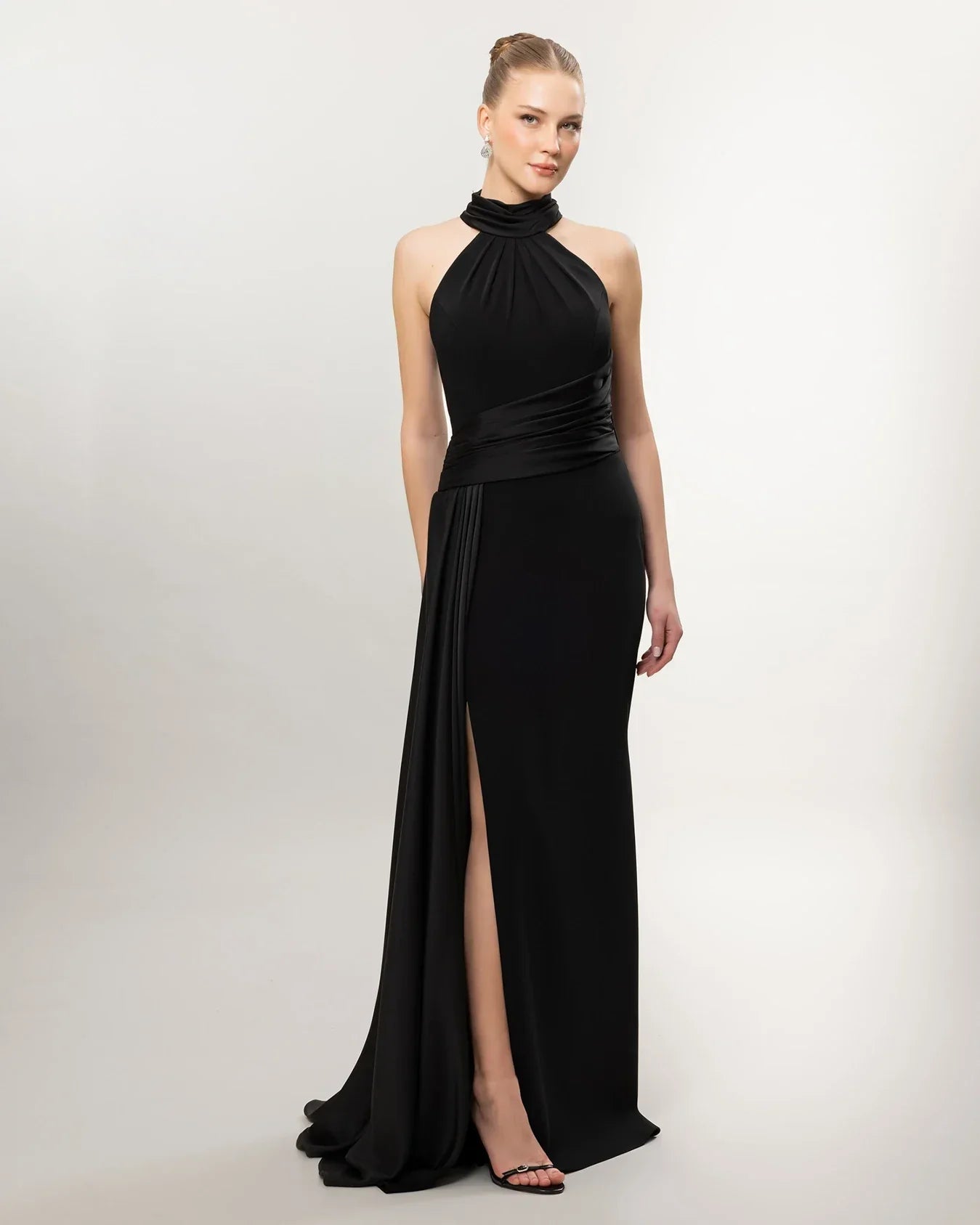 A26091-Halter Yaka Belden Drape Detaylı Uzun Abiye - Kenzel